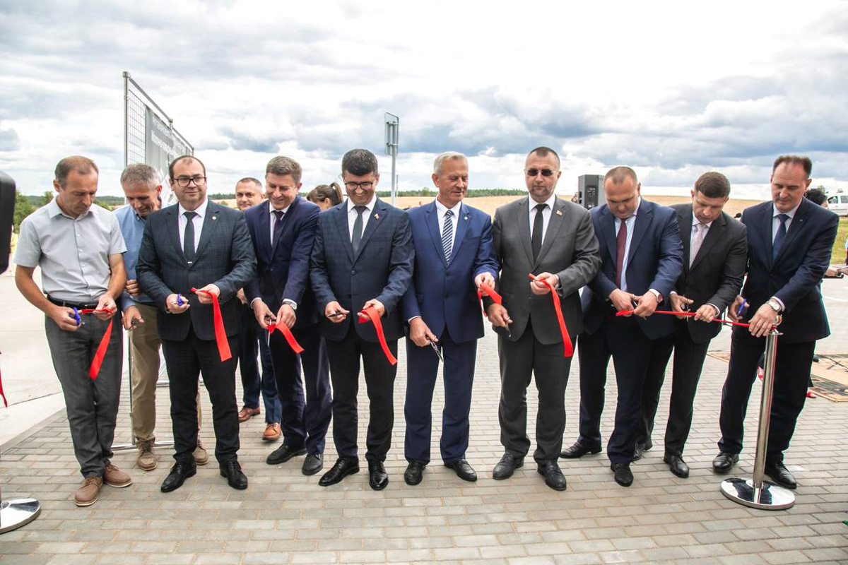 НОВЫЙ МОЛОЧНО-ТОВАРНЫЙ КОМПЛЕКС ОТКРЫЛИ В ЛОГОЙСКОМ РАЙОНЕ - Минская